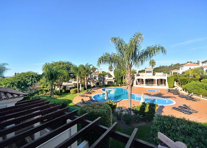 Magnolia The Crest 3 Quartos, Piscina Tenis Holiday home